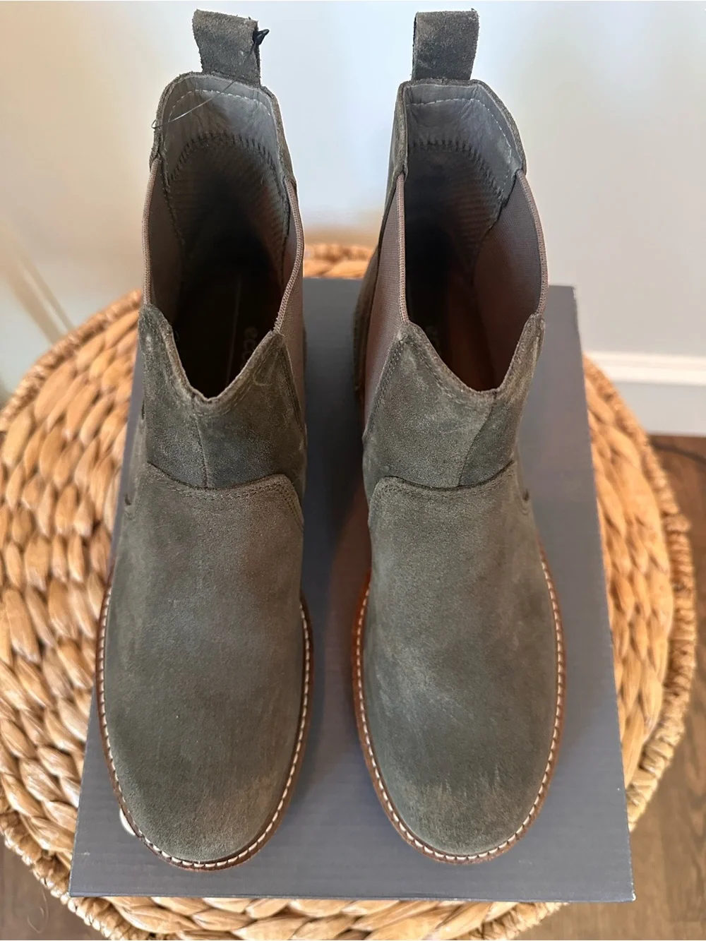 NWT sz 9 Ecco Elaina in Tarmac suede Chelsea style boots HydroMax dark green